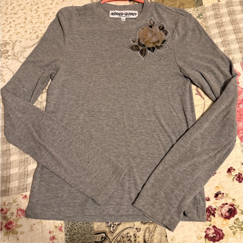 Rodeo Quincy Nevada Rose Gray Long Sleeve Top with Floral Patch